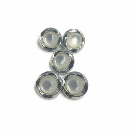 Big Pearl Button